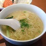 Emu Kei Resutoran - 意外と美味しかったワンタン麺（ミニ）