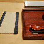 焼鳥 ひら野 - 写真投稿歓迎！？スマホ用に１畳用意されてます（笑）