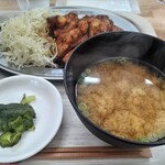 笑味処 よってっ亭 - 味噌汁と漬物