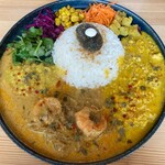 ゴロンドリーナ - あいがけ2種盛り（カボチャのポタージュキーマ・バターシュリンプ）1,600円 ※ご飯の量200g
      