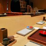 焼鳥 ひら野 - キレイに整えられたカウンター席