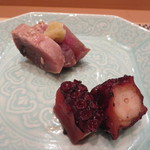 鮨 とかみ - 奥にあるのは鰹の生ハム！