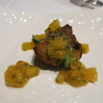ラ・ソラシド フードリレーションレストラン - ジャンボマッシュルームともち豚のオーブン焼き　黄色いトマトと一緒に