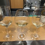 roku - ワイン飲み比べ　シャルドネ、リースリング、シュナンブラン