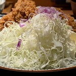 とんかつ和幸 - とんかつ 和幸 ヤエチカ店 かきフライに添えられるお替り自由の千切りキャベツ