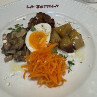 ラ・ベットラ・ダ・オチアイ ナゴヤ - 前菜で初めて選んだけどキノコ美味しかったー