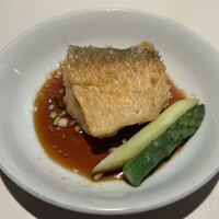 中国飯店 市ヶ谷店 - 甘鯛の松笠仕立て 葱香味たれ
