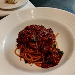 269326304 - 意外にピリ辛ミートソース♡(￣▽￣;)コッテリとコクがありこちらも美味しい❤️