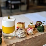 古我邸 - デザート。カボチャプリン、ヴィクトリアケーキ、ガイコツの芋シュー、クリームチーズのクッキー、苔玉、カヌレ、洋梨タルト。
