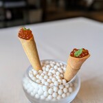 古我邸 - コノスといくら。いくらの下にはカボチャのクリーム。カボチャの甘みといくらの塩気、そしてパリパリのクレープ生地でオシャレな一品。