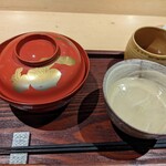 焼鳥 ひら野 - こちらは親子丼。鶏白湯とは違うさっぱりスープ付き。