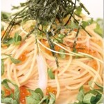 カナダカン - 刺身イカとイクラのたらこソースのメニュー写真