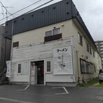 MEN-EIJI - お店の前に車が4台停められます✨