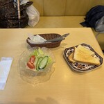 泉 - お皿達もレトロで可愛い