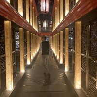 過門香 銀座本店 - どことなく高級感がある内装家具。中国格子？が特徴的