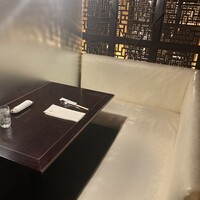 過門香 銀座本店 - 1-2名用のブース席があり、１人でも周りの目を気にせず食事可能