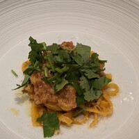 Ristorante Ecru - パスタ2品目　ふわふわは豚のボロネーゼでした　有機のパクチーをのせて