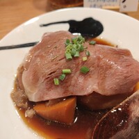 月。 - A5炙りリブロースの肉じゃが