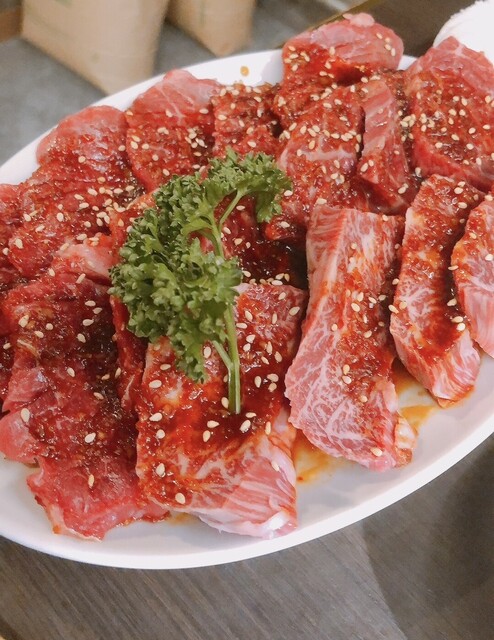 ヤキニクです。 こんにちは、 大阪市東心斎橋にある ヤキニク キナシです