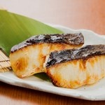 縁 - 銀鱈の吟醸焼きは、大吟醸の酒粕に数日j間漬け込み、風味豊かに仕上がっています。日本酒好きには堪らない逸品です。