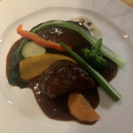 Au Depart Cinq fers - メイン　若鶏の赤ワイン煮