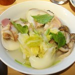 越中屋  - はまぐりと春キャベツの酒蒸し　１，２００円