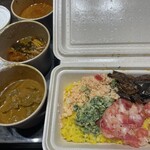 カレーや デッカオ - チキンカレー＋日替わり2種