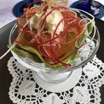 JOY味村 - トマトのように薄くて赤いのは柿のスライスです