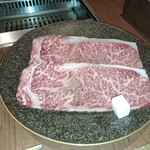 焼肉うしごろ 表参道店 - 鹿児島県産の大判サーロイン・その1です。