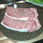 焼肉うしごろ - 鹿児島県産の大判サーロイン・その3です。