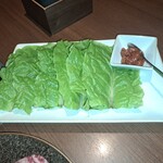 焼肉うしごろ - サンチュ6枚と、サムジャンです。