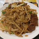 香港贊記茶餐廳 赤坂店 - 乾炒牛河。量がすごいと思いましたがお米の麺なので意外とスルスル食べれてしまいました