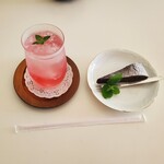 time&space 愛宕下 - 山桃ジュースとガトーショコラ