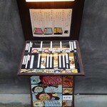 日本橋水天宮 七灯舎 - 店頭のメニュー表。写真を見返すと『カウンター七席の料理のライブハウス』と記載されていた。