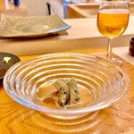 鮨おばな - 出汁のみで炊いた宮城産蝦夷鮑