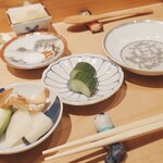 鮨 尚充 - 開始時の漬物類(ピリ辛胡瓜/冬瓜/いぶりがっこクリームチーズ/大根？)