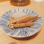 鮨 尚充 - 箸休めの漬物:牛蒡と蕪？