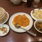 横浜中華街 彩り五色小籠包専門店 龍海飯店 - エビチリソースセット