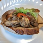 アッシェガノ - 鶏もものハリッサ風と里芋のサンド