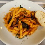 PASTA:glad - パンチェッタのアラビアータ