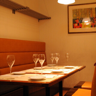 最大８名様御利用の完全個室はお電話のみのご予約対応です