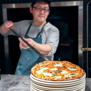 石窯で焼き上げる本格的ローマピッツァ