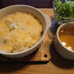 珈琲 saten - エビドリアはスープとサラダがセットになって¥900美味しい