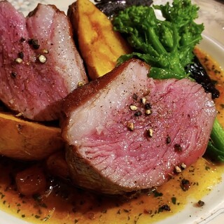 選び抜いた良質なお肉を