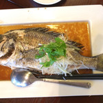 おきらく厨房 桃桃茶寮 - 香川県産黒鯛の姿蒸し