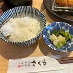 とんかつ神楽坂さくら - 粘り気が少なくとんかつの旨みを引き立てるご飯です。