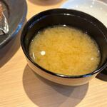 とんかつ神楽坂さくら - 定食の味噌汁はしじみのみそ汁でした。

 
