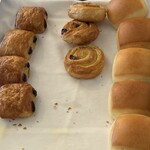 269452685 - デニッシュ二種とミルクパン