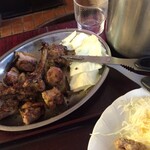 手打ち讃岐うどん じゃんぼ - ハサミで切ります　このハサミは切りにくかったです