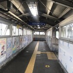 手打ち讃岐うどん じゃんぼ - 大阪市内にしては趣きのある駅舎